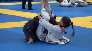 Girl chokes out a guy with Headscissors - Wrestlin…