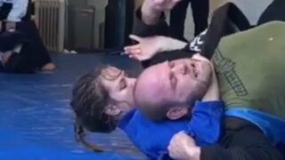 Woman-chokes-out-a-man.jpg